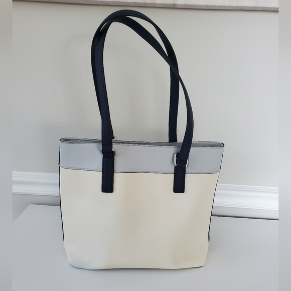 Calvin Klein tote bag. - Picture 2 of 16